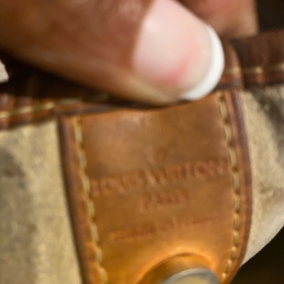 Louis Vuitton Galleria - Picture 4 of 9